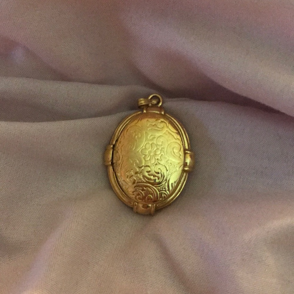 Antique two sided locket pendant ✨